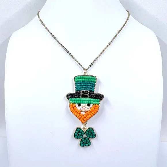NWOT - Belk - Seed Bead Encrusted Leprechaun & Shamrock Gold Tone Necklace - Picture 2 of 8